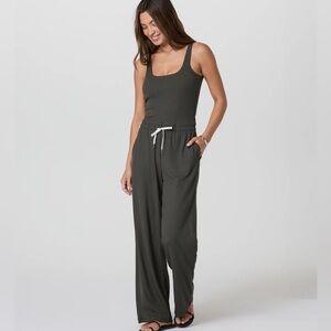 VUORI - Pose Scoop Jumpsuit in Kale
